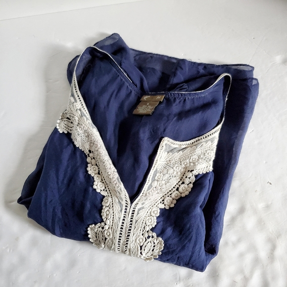 ANTHROPOLOGIE Fei Navy Silk Lace Trim Top M - Picture 6 of 6